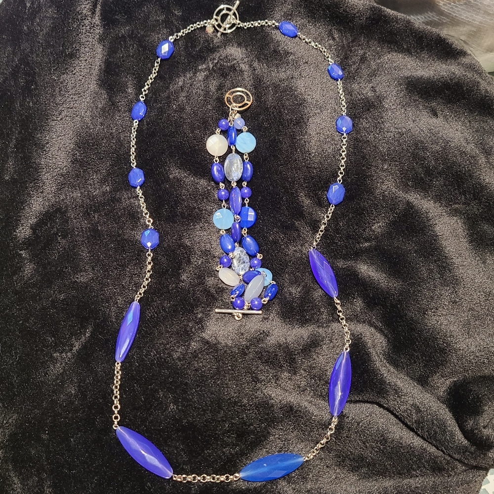 Liz Claiborne Necklace and bracelet set